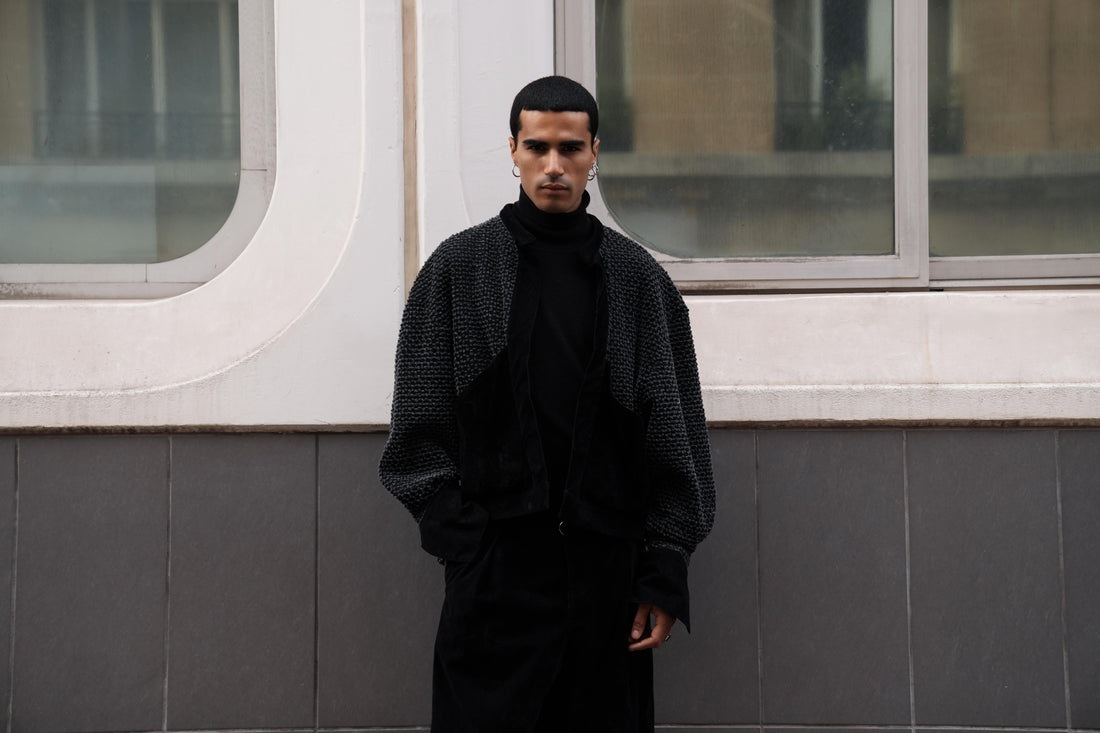 Lola Okun Photographe Paris : Nouveau Modèle Veste Texturée et Pantalon Alcantara Galileo