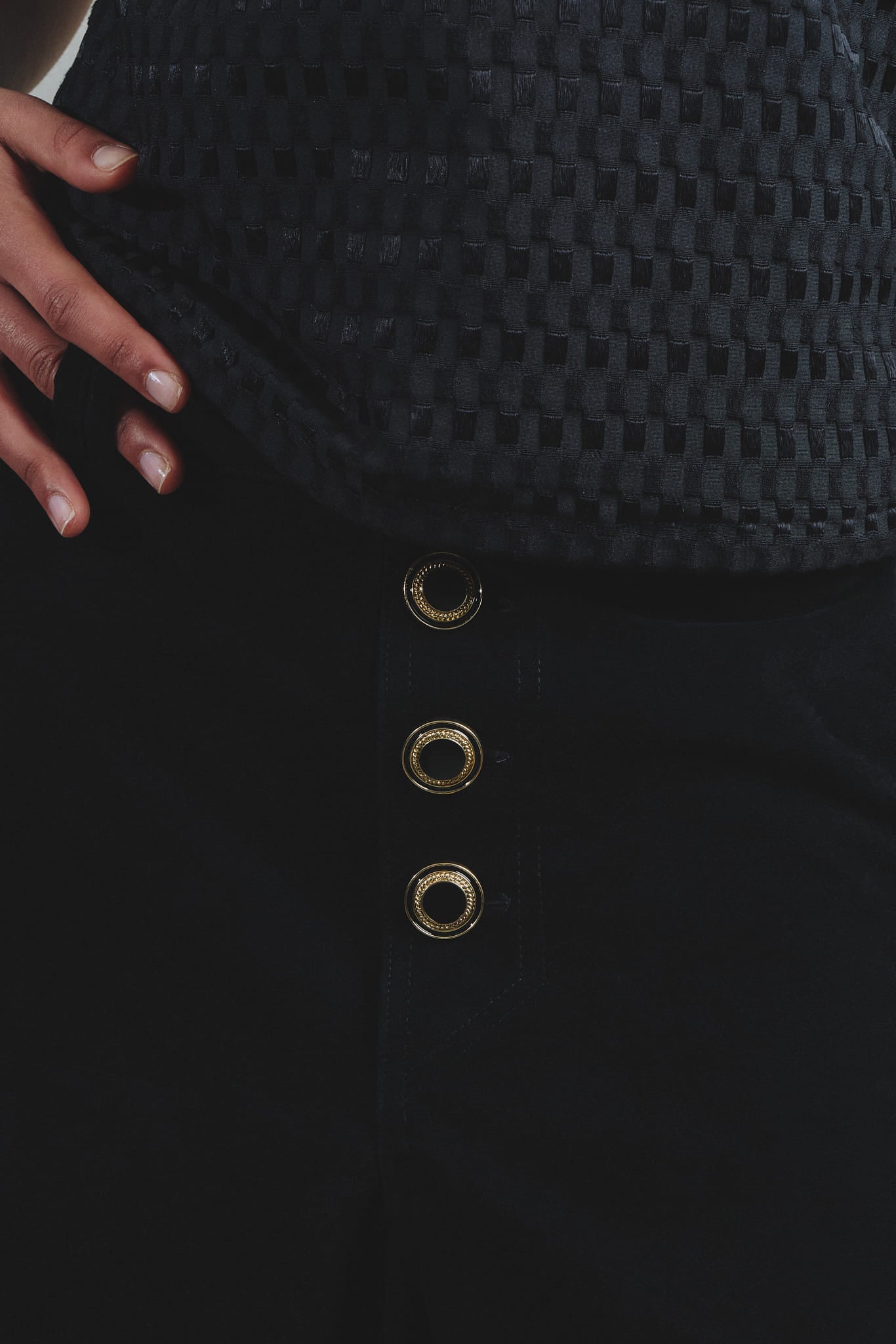 Pantalon Alcantara Noir Évasé Boutons Bijoux Dorés