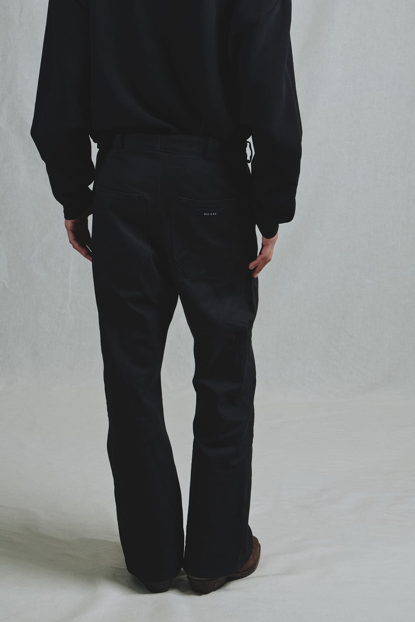 Pantalon Sergé Coton Noir Coupe Regular Évasée