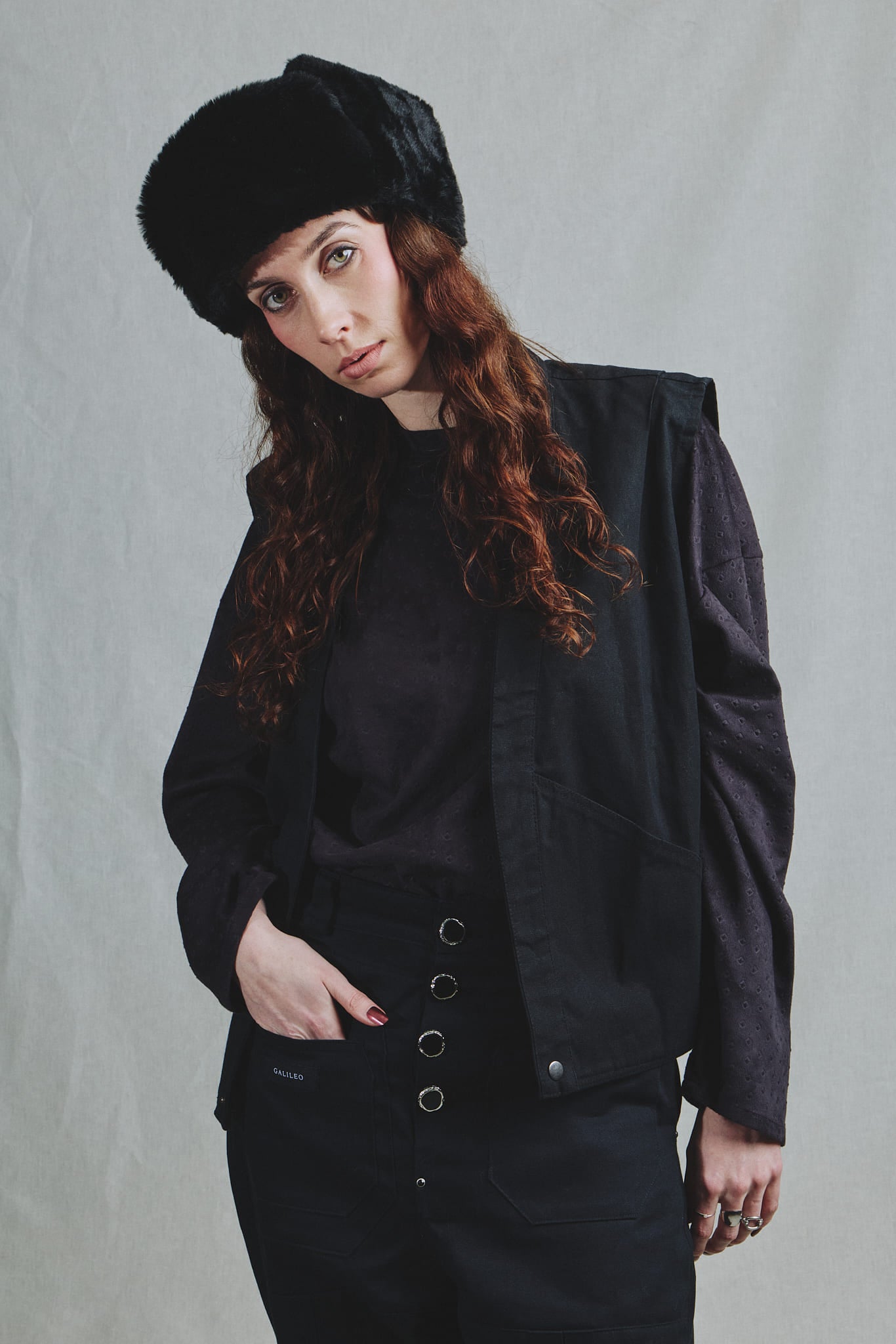 Gilet Toile Coton Noir Plis Épaules Poches Signature Galileo