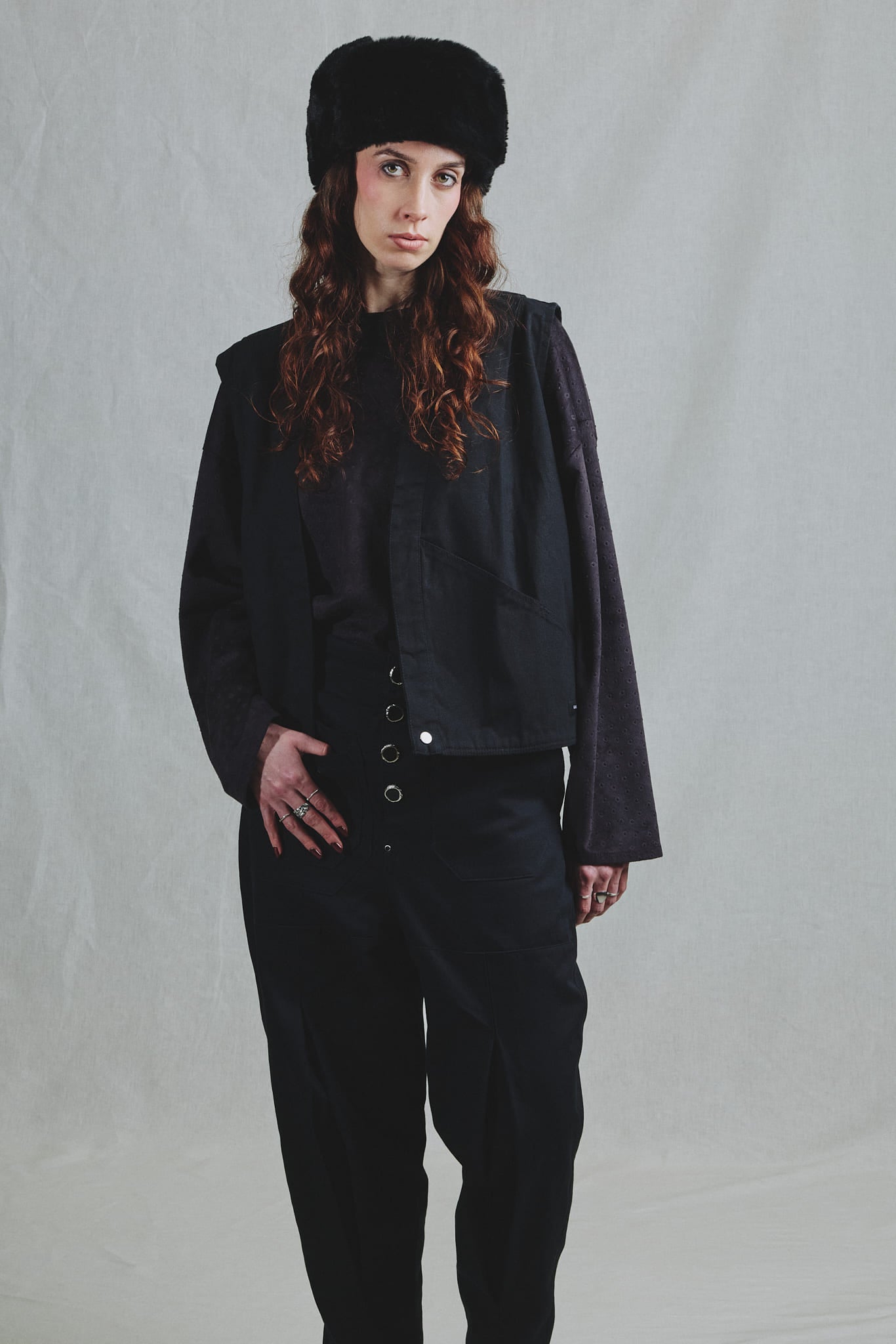 Gilet Toile Coton Noir Plis Épaules Poches Signature Galileo