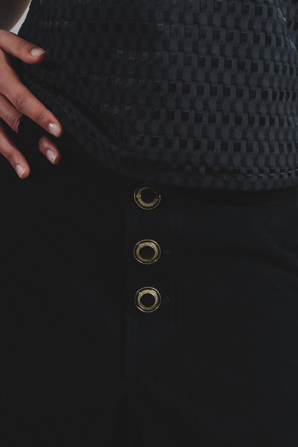 Pantalon Alcantara Noir Évasé Boutons Bijoux Dorés