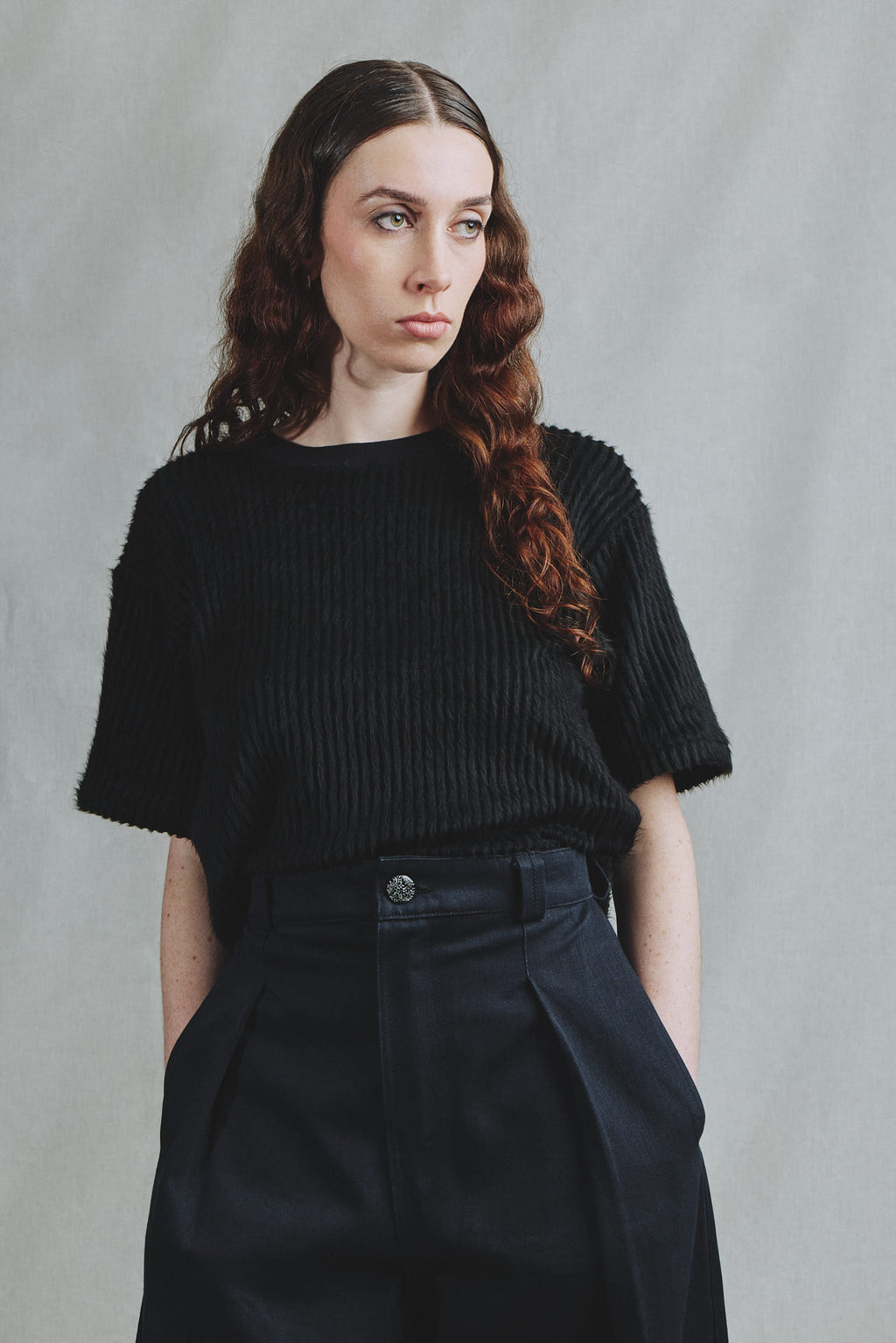 T-Shirt Crop Oversize Velours Côtelé Noir Structuré