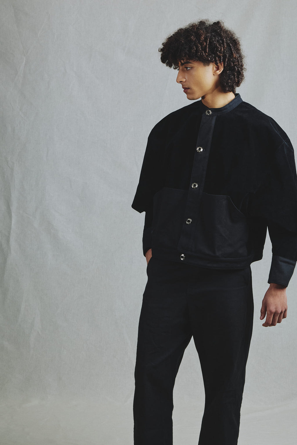 Veste Alcantara Oversize Noire Architecturale - Inspiration Asiatique et Baroque